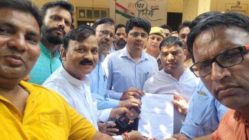 आरक्षण में आरक्षण के प्रावधान को जल्द लागू करने की मांग को लेकर प्रदर्शन किया