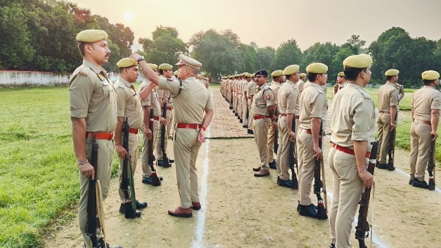 हरदोई आईएनए न्यूज़: एसपी नीरज कुमार जादौन द्वारा शुक्रवार परेड की सलामी लेकर परेड का निरीक्षण किया गया। 