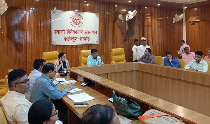 हरदोई आईएनए न्यूज़: जिलाधिकारी ने की मध्यान्ह भोजन वितरण की समीक्षा। 