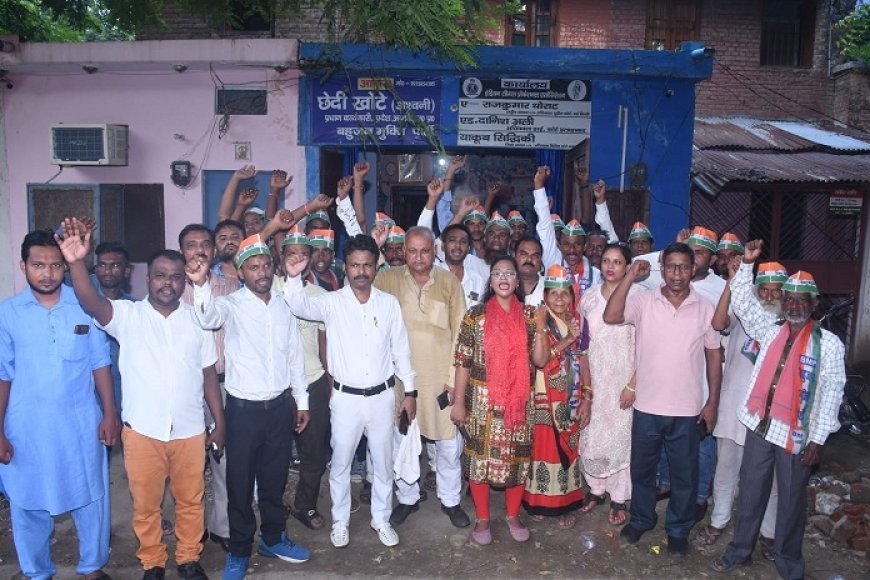 कानपुर आईएनए न्यूज़: विरोध प्रदर्शन कर ज्ञापन सौपा, ईवीएम मशीन हटाने की मांग। 