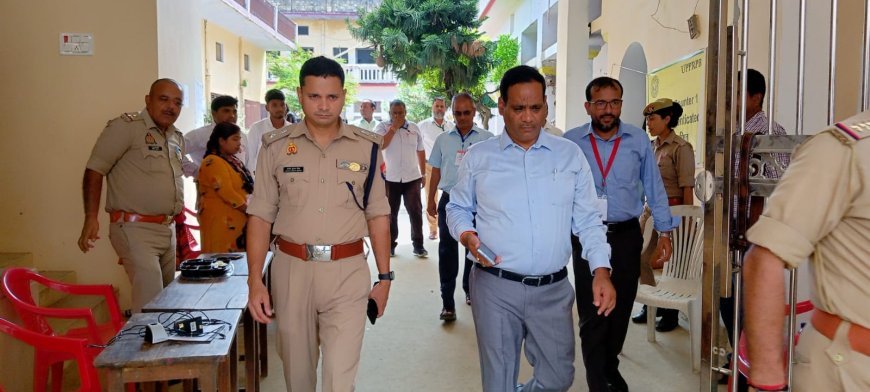 शाहजहांपुर आईएनए न्यूज़: डीएम ने किया पुलिस भर्ती परीक्षा केंद्रों एवं रिकॉर्ड रूम का निरीक्षण। 