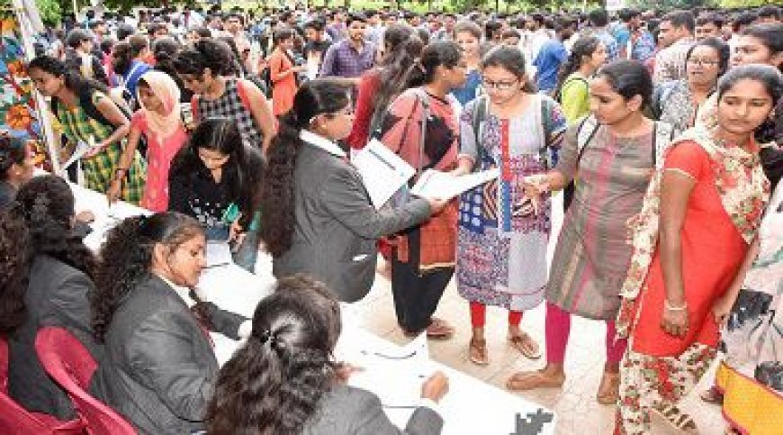 अब तक की सबसे बड़ी पुलिस भर्ती परीक्षा में भाग लेकर खिले परीक्षार्थियों के चेहरे, बोले: योगी हैं तो यकीन है