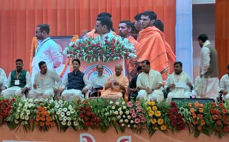 पहली बार सम्पूर्णानन्द संस्कृत विश्वविद्यालय पहुंचे सीएम योगी, पौराणिक पांडुलिपियों को देख हुए भाव विभोर