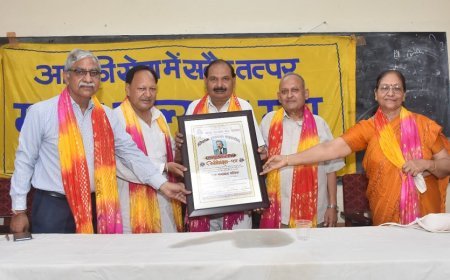 देवबंद आईएनए न्यूज़: सामाजिक संस्था मानव कल्याण मंच की ओर से पूर्व शिक्षकों की सेवाओं का बखान करते हुए उन्हें सम्मानित किया गया।