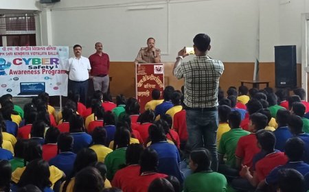 बलिया न्यूज़: छात्र-छात्राओं को साइबर सुरक्षा के संबंध में व अपराध से बचाव के फरीदी ने दिए टिप्स। 