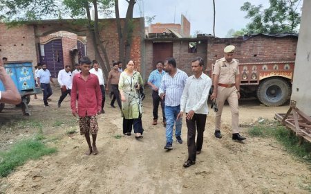 Hardoi INA News: सीडीओ ने विकास कार्यो का किया निरीक्षण- मिली खामियो पर ग्राम विकास अधिकारी के विरूद्ध अनुशासनिक कार्यवाही करने के दिये निर्देश।  
