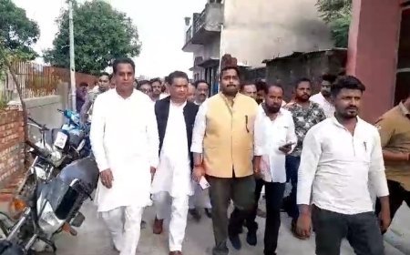 Devband: Rape Case पीड़िता के परिवार से मिलने पहुंचा समाजवादी पार्टी का प्रतिनिधी मंडल, दी आर्थिक सहायता