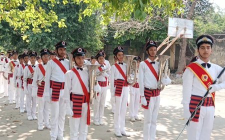 Ballia: जनपद स्तरीय स्कूल बैंड प्रतियोगिता का आयोजन, प्रतिभाओं का बेहतर प्रदर्शन