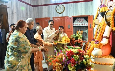 गुरु गोरखनाथ का दर्शन-पूजन कर भावविभोर हुए उपराष्ट्रपति, मुख्यमंत्री ने खुद अपनी देखरेख में संपन्न कराया पूजन का अनुष्ठान।