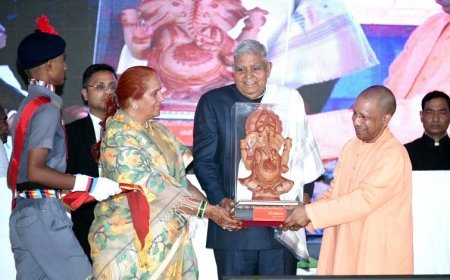 Gorakhpur News:  जब ब्रांड एम्बेसडर मुख्यमंत्री तो क्यों न इतराए टेराकोटा- पहली बार गोरखपुर आए उपराष्ट्रपति को टेराकोटा की गणेश प्रतिमा गिफ्ट की थी सीएम ने। 