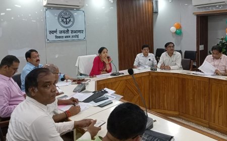 Hardoi News: मुख्य विकास अधिकारी ने की सीएम डैशबोर्ड की समीक्षा। 