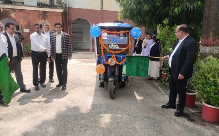 Shahjahanpur News: जनपद न्यायाधीश ने राष्ट्रीय लोक अदालत के प्रचार प्रसार वाहन को हरी झंडी दिखाकर रवाना किया। 