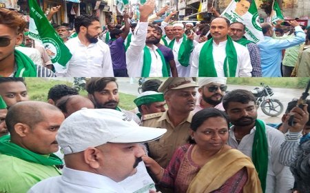 Hardoi News: भाकियू अम्बवता ने प्रदर्शन कर उपजिलाधिकारी सण्डीला को ज्ञापन सौंपा।