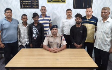 Ghazipur News:रेलवे ट्रैक पर गिट्टियां रखने के आरोप मे तीन युवकों को आरपीएफ ने किया गिरफ्तार।