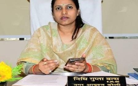अमरोहा की नई डीएम बनी निधि गुप्ता वत्स- रह चुकी है बरेली नगर निगम आयुक्त, हरदोई में CDO के पद पर रही कार्यरत, IAS टॉपर है निधि गुप्ता।