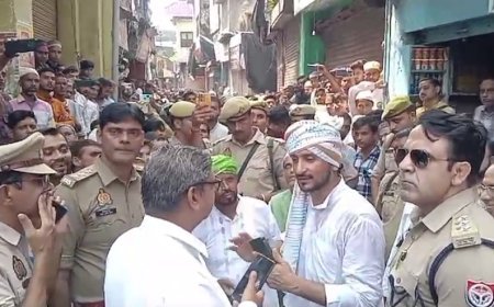 Sambhal News: ईद मिलादुन्नबी का जुलूस पुलिस ने रोका तो लोगों में पनपा आक्रोश। 