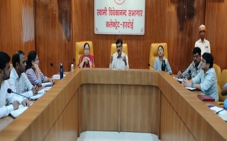 Hardoi News: जिलाधिकारी ने प्रभारी मंत्री के भ्रमण कार्यक्रम की तैयारियों की समीक्षा। 