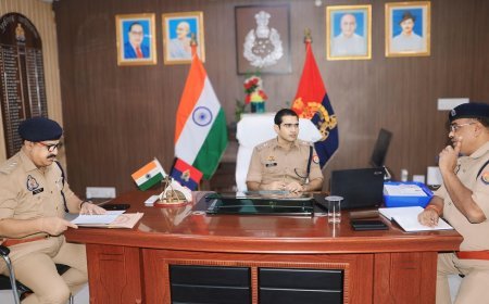 Hathras News: पुलिस अधीक्षक द्वारा  रेलवे ट्रैक की सुरक्षा व अराजकतत्वों की निगरानी के तहत  दिए निर्देश