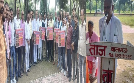 Hardoi News: मेधा अभिनंदन व दशहरा कार्यक्रम को सफल बनाने पर जोर।