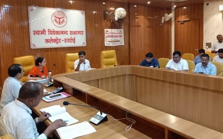 Hardoi News: जिलाधिकारी ने बीडीओ व सीडीपीओ का वेतन रोकने के दिए निर्देश, जाने क्या है पूरा मामला।