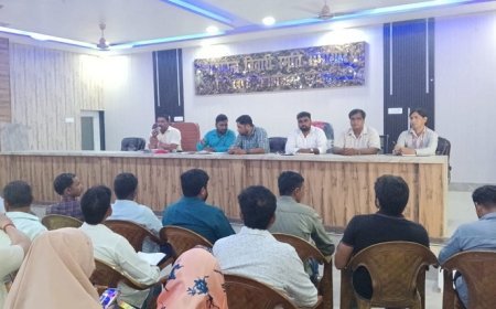 Hardoi News: संचारी रोग नियंत्रण  एवम दस्तक  अभियान व टीडी एवं डीपीटी अभियान के तहत संवेदीकरण बैठक। 