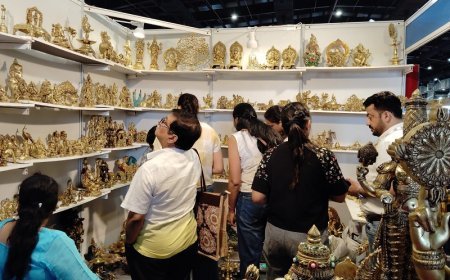 आर्गेनिक पर जोर, ओडीओपी की चर्चा चहुंओर- बांग्लादेश के हालातों के बीच ग्रेटर नोएडा के टेक्सटाइल स्टॉल पर बढ़े विजिटर्स। 