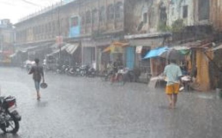 Ayodhya: हल्की तेज झमाझम बारिश से शहर से गांव तक आम जन जीवन अस्त-व्यस्त