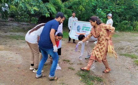 Hardoi: माई भारत स्वयंसेवियों द्वारा 'स्वच्छता ही सेवा' अभियान में किया जा रहा श्रमदान
