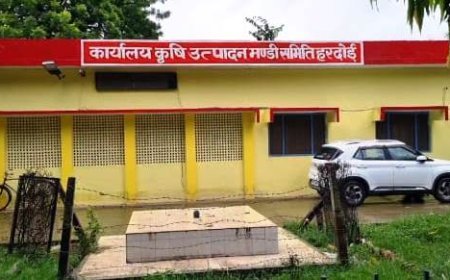 Hardoi: एंटी करप्शन टीम ने मंडी सहायक को 30 हजार की रिश्वत लेते रंगे हाथ पकड़ा