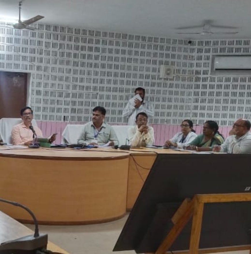 बलिया: जिलाधिकारी ने की स्वास्थ्य विभाग की योजनाओं की समीक्षा 