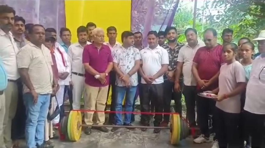 शाहजहांपुर आईएनए न्यूज़: महाऊदुर्ग में हुई वेटलिफ्टिंग प्रतियोगिता सहयोग संस्था ने किया पौधारोपण। 