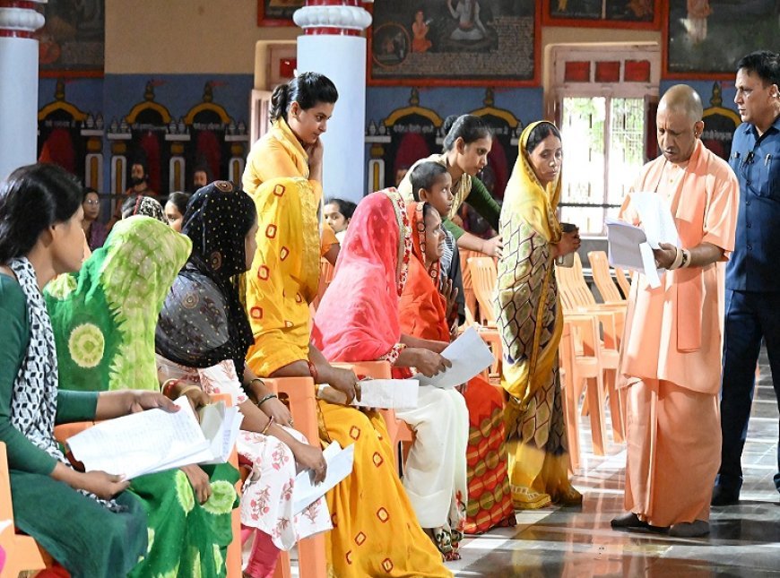 गोरखपुर आईएनए न्यूज़: जनता दर्शन में गंभीर बीमारियों के इलाज के लिए मदद मांगने आए लोगों को सीएम योगी ने किया आश्वस्त ।
