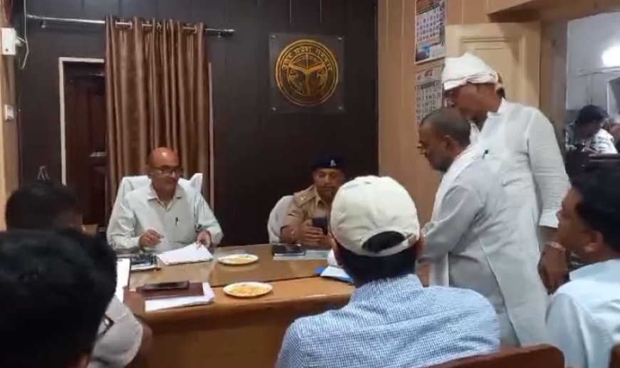 Ballia News: फेफना बलिया में एक्सप्रेस ट्रेनों की ठहराव को लेकर अंनशन जारी।