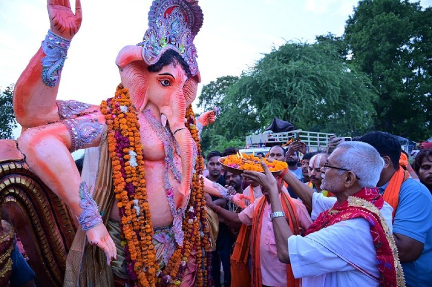 Hardoi News: अगले बरस तू जल्दी आ... गणपति शोभा यात्रा में शामिल हुआ शहर,विदाई की बेला में भावुक हुई प्रकृति। 