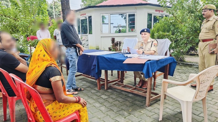 Hardoi News: एसपी ने थाना समाधान दिवस पर सुनी फरियादियों की समस्याएँ, जल्द  निस्तारण के दिए निर्देश।