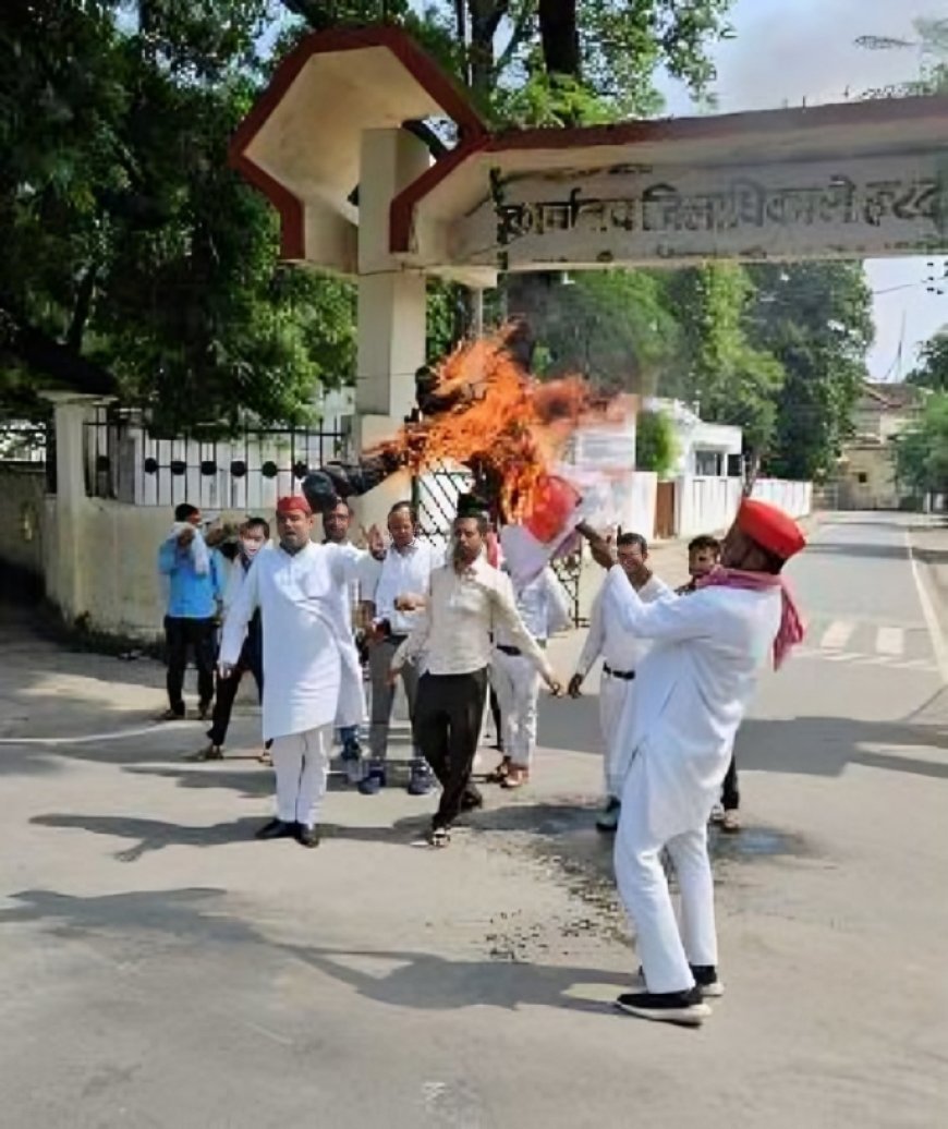 Hardoi: तुम शेर तो हम सवा शेर... सीएम योगी का पुतला फूंकने पर दो सपा नेता पुलिस हिरासत में