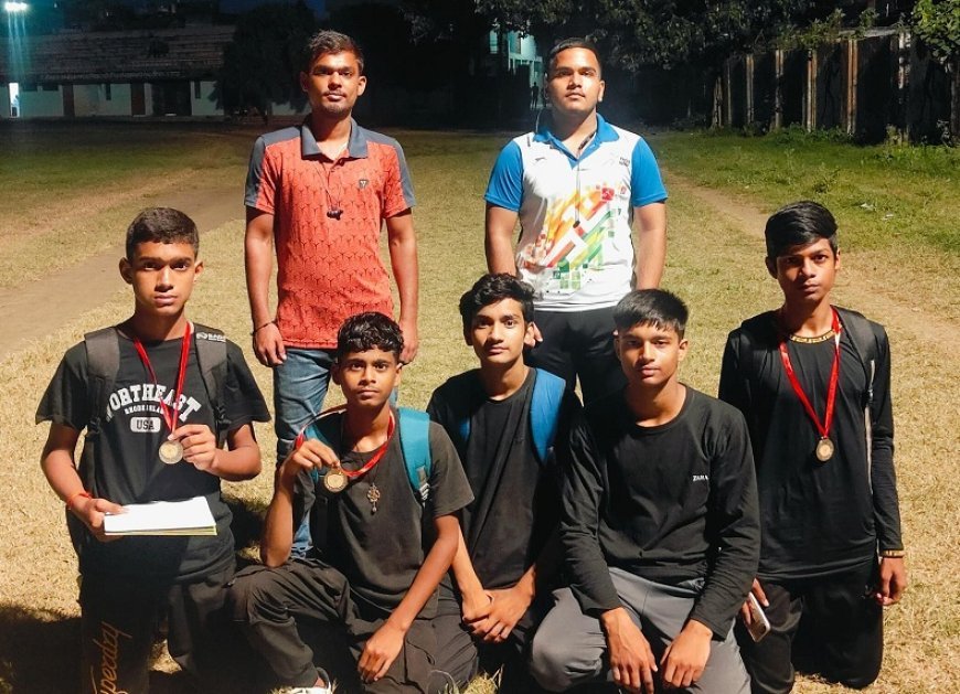 Hardoi News: राज्यस्तरीय कलारी पट्टू प्रतियोगिता में खिलाड़ियों ने एक स्वर्ण, तीन रजत पदक जीत के जिले का नाम किया रोशन।