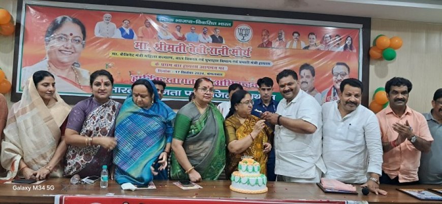 Hathras News: नव नियुक्त प्रभारी मंत्री बेबी रानी मोर्य के प्रथम बार आगमन पर जोरदार स्वागत। 