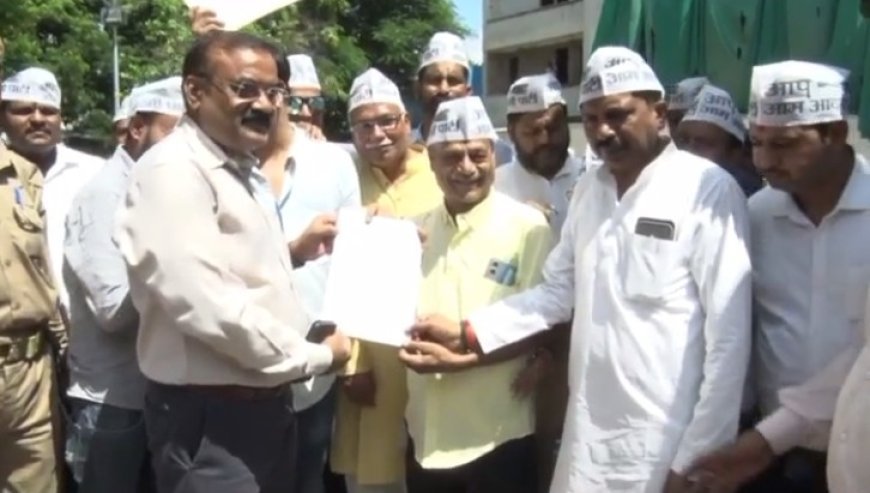 Kanpur News: बिना नोटिस दिए गृह कर वृद्धि को लेकर आम आदमी पार्टी सड़कों पर उतरी, मंडल आयुक्त को सौपा ज्ञापन । 