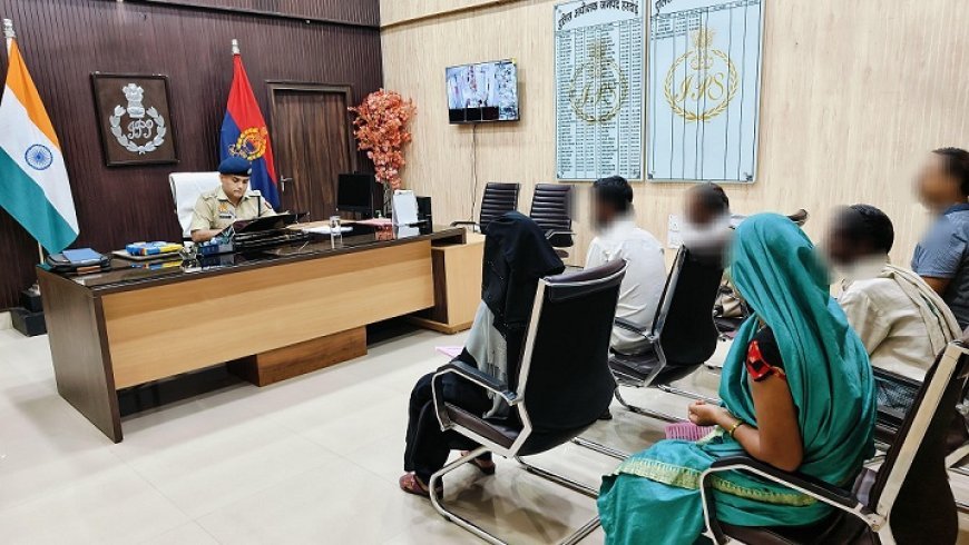 Hardoi News: पुलिस अधीक्षक नीरज कुमार जादौन ने जनसुनवाई के दौरान कुल 79 शिकायतों को सुना, प्रभावी कार्यवाही हेतु निर्देशित किया।