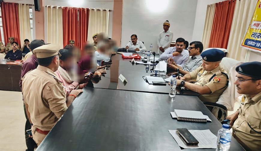 Hardoi News: अधिकारी शिकायतों का निस्तारण पूरी संवेदनशीलता के साथ कराये:- जिलाधिकारी