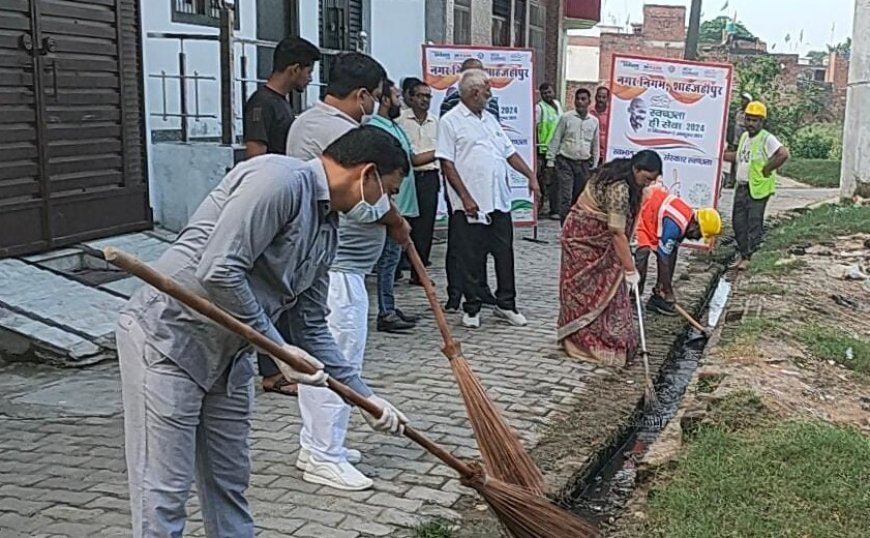 Shahjahanpur News: महानगर में संचालित किया गया विशेष साफ-सफाई अभियान। 