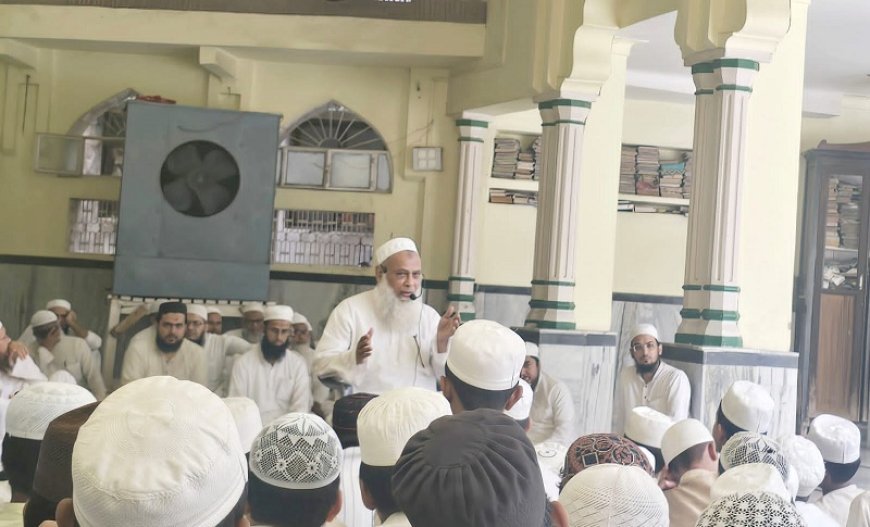 Kanpur News: तलबा अपने जीवन को इल्म का अमली नमूना बनाएं, दौराने सफर एहतियात बरतें। 