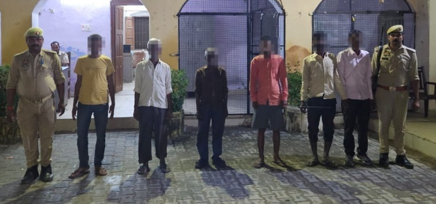 Hardoi: खुली जगहों पर शराब पीने वालों पर चला पुलिस का चाबुक, 72 हिरासत में