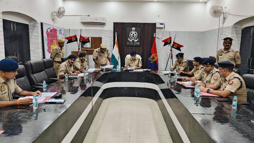 Hardoi: कानून-व्यवस्था बेहतर बनाने को एसपी ने गोष्ठी में दिए निर्देश