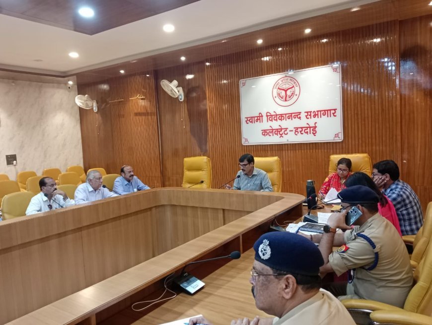 Hardoi: गाँधी जयंती पर विभिन्न कार्यक्रम आयोजित करने के निर्देश डीएम ने दिए