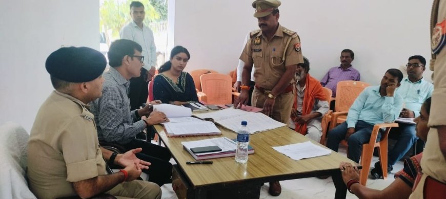 Hardoi: समाधान दिवस पर डीएम-एसपी ने शिकायतों के त्वरित निस्तारण के दिए आदेश