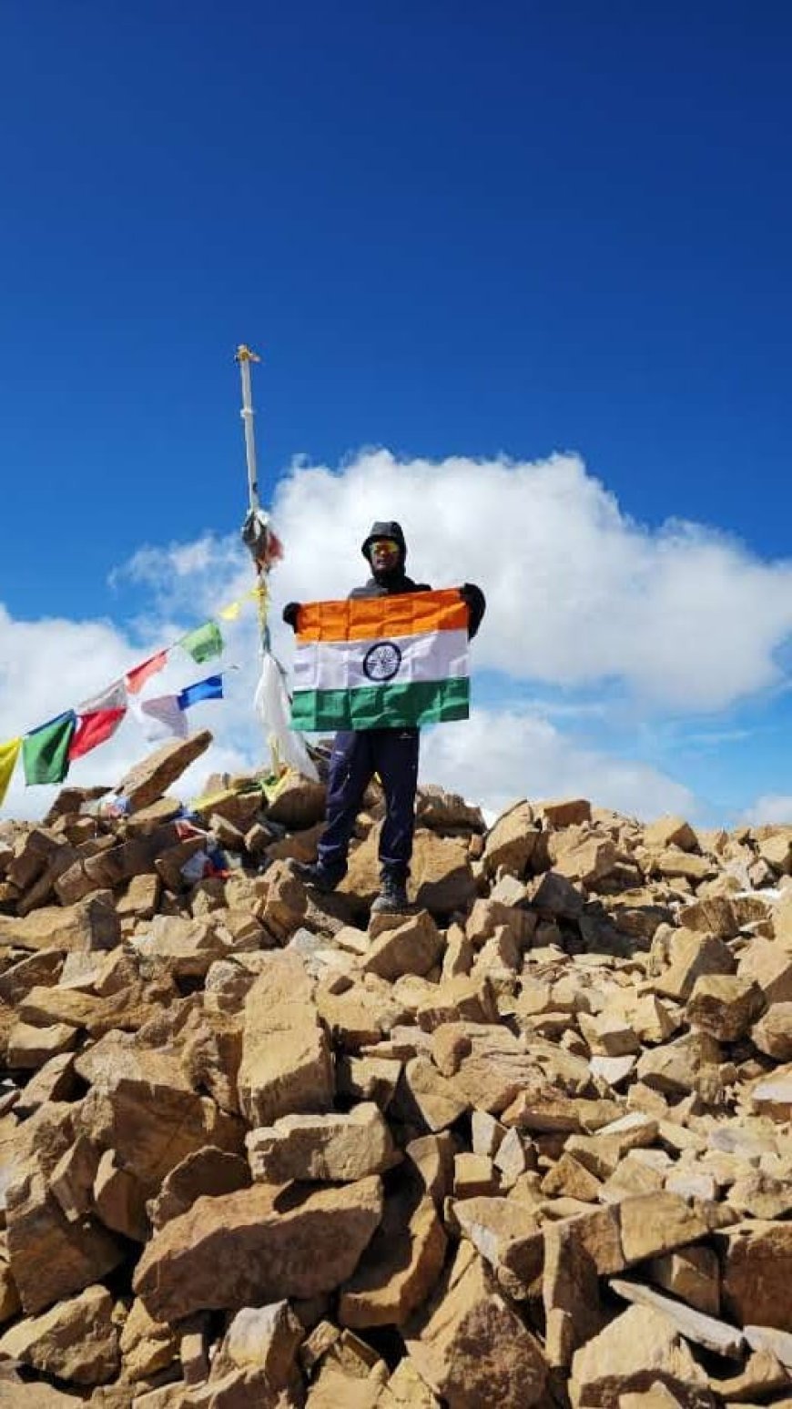 Hardoi: पर्वतारोही अभिनीत मौर्य ने फहराया माउंट यूनम(लाहौल घाटी की सबसे ऊंची चोटी) पर तिरंगा
