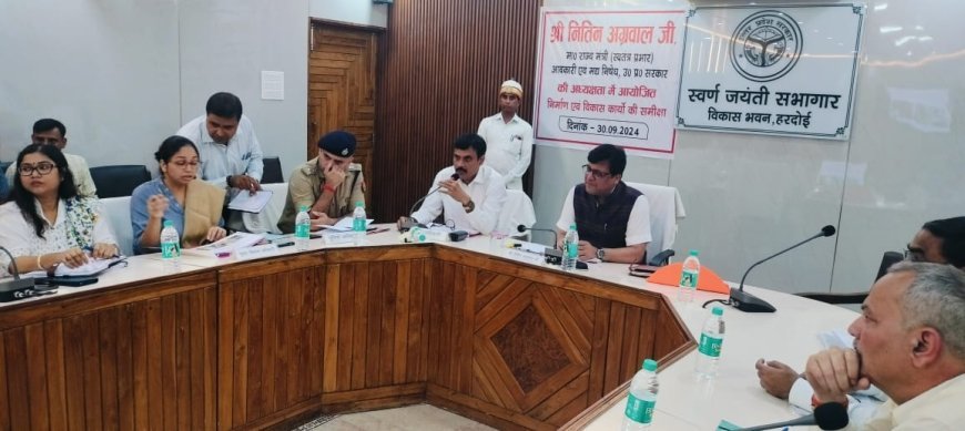 Hardoi: राज्यमंत्री नितिन अग्रवाल ने कृषि विभाग के गोदाम के निर्माण में लापरवाही को लेकर कारण बताओ नोटिस जारी करने के निर्देश दिए