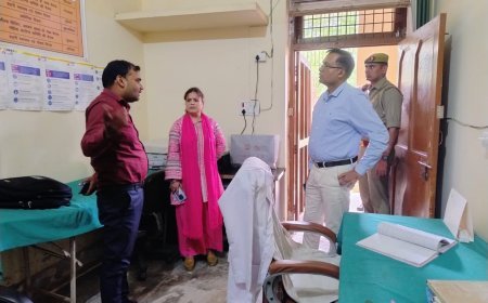 Shahjahanpur: डीएम स्वास्थ्य केन्द्र पर निरीक्षण करने पहुंचे, चिकित्सक सहित 9 अन्य कर्मचारी अनुपस्थित जावब तलब 